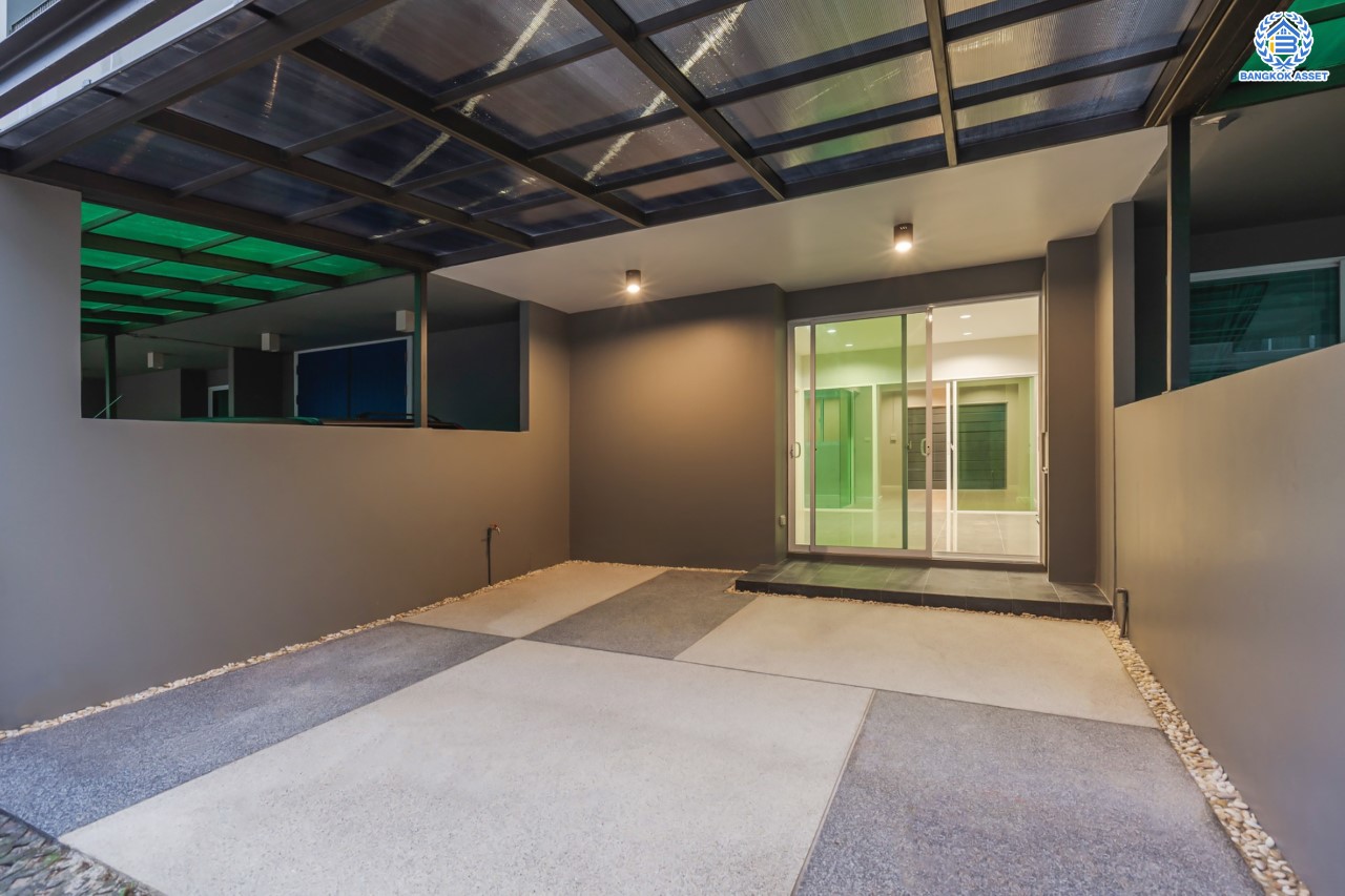 บ้านมือสองตกแต่งใหม่ ม.พาทิโอ แจ้งวัฒนะ-เมืองทอง ใจกลางเมืองทองธานี พร้อมสิ่งอำนวยความสะดวกครบครัน ใกล้ทะเลสาบเมืองทอง หลังใหญ่ 3 ชั้น บนเนื้อที่ 22 ตร.ว. ฟังก์ชัน พร้อม 3 ห้องนอน 3 ห้องน้ำ บนทำเลเชื่อมต่อ ถ.ติวานนท์, ถ.แจ้งวัฒนะ ใกล้ทางด่วน "เมืองทอง"...